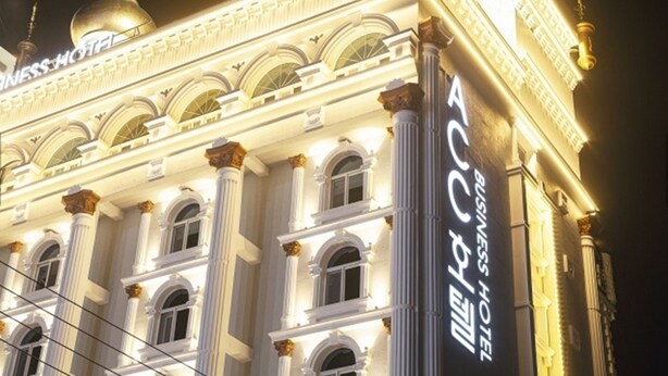 A hotel facade with classical architecture, featuring columns and arched windows. - Sinan E.KKLIM Hotel (Gwangju)