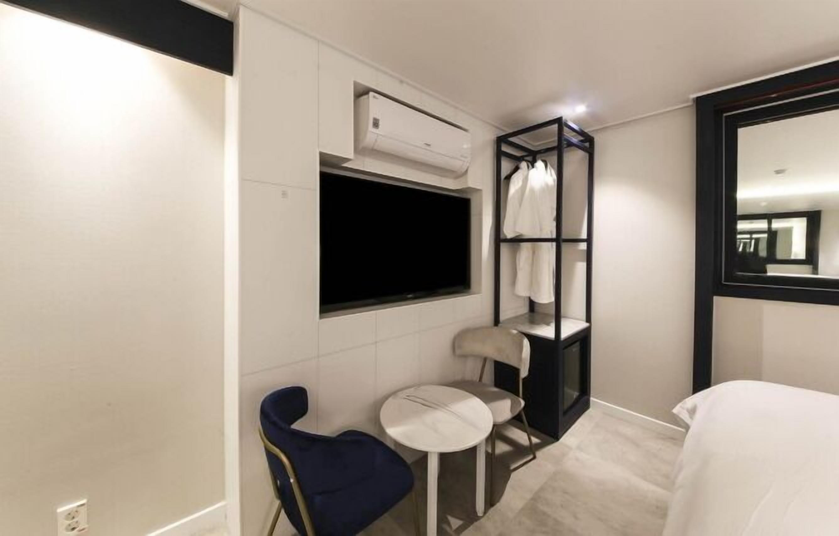 business double room | room amenity