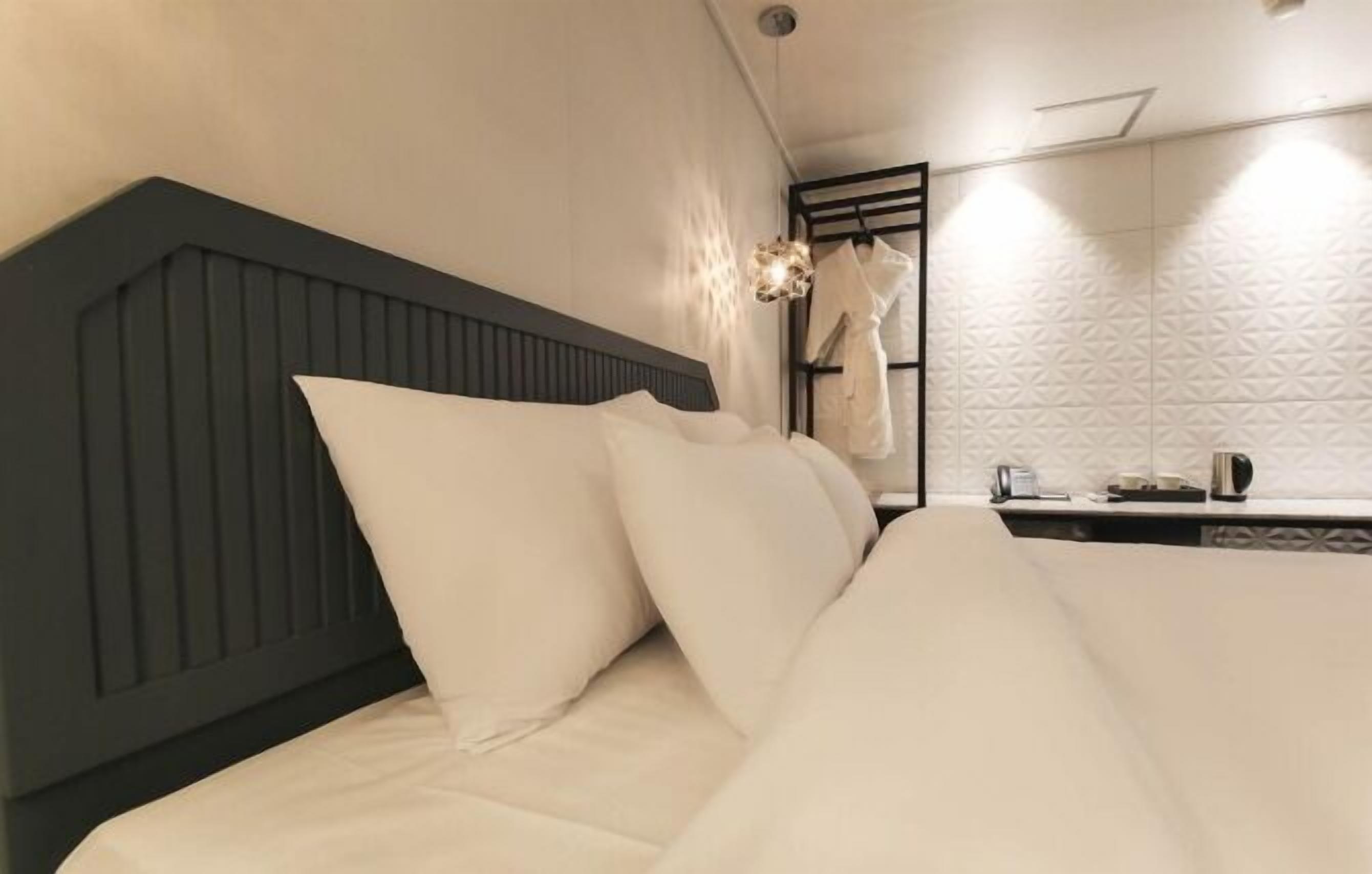 deluxe double room | free wifi