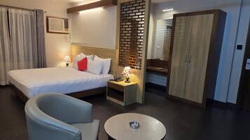 Luxury Double Room, 1 King Bed, Smoking, City View | Desk, blackout drapes, soundproofing, iron/ironing board (on request)