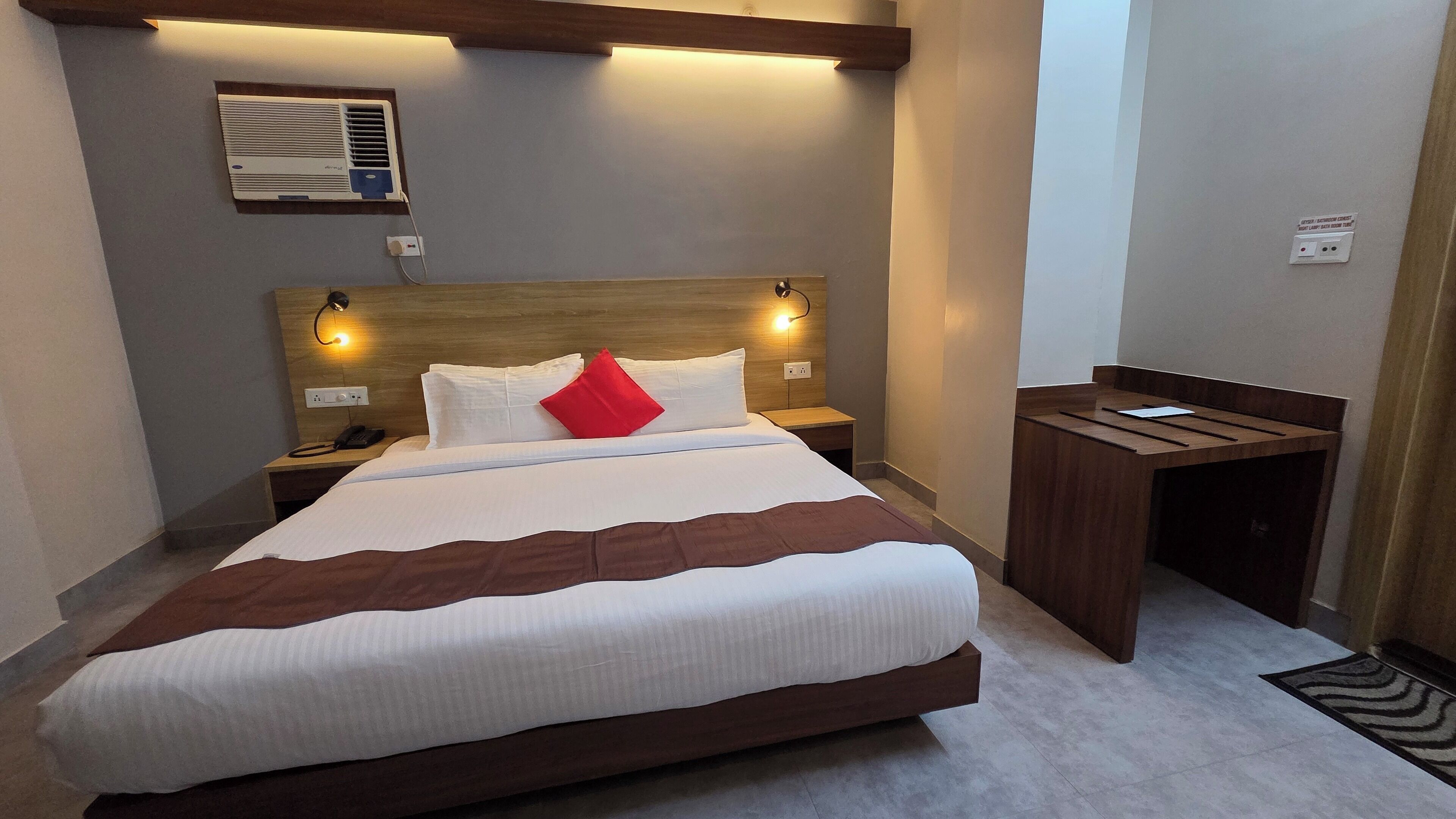 Premium Double Room, 1 Bedroom, Smoking, City View | Desk, blackout curtains, soundproofing, iron/ironing board