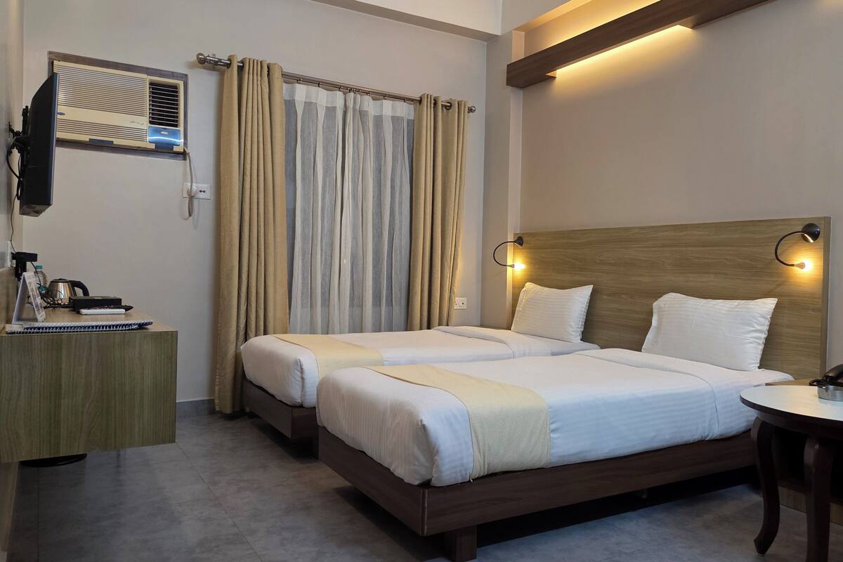 Premium Twin Room, 1 Bedroom, Smoking, City View | Desk, blackout drapes, soundproofing, iron/ironing board (on request)