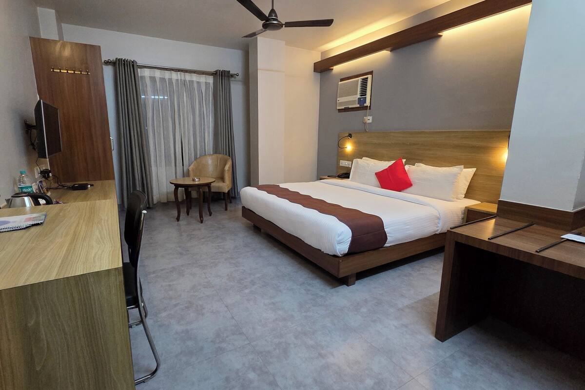 Premium Double Room, 1 Bedroom, Smoking, City View | Desk, blackout drapes, soundproofing, iron/ironing board (on request)