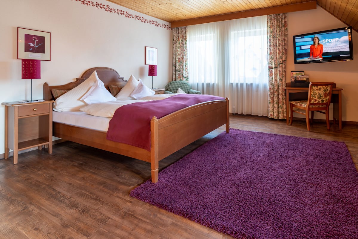 Standard Room | Hypo-allergenic bedding, desk, laptop workspace, blackout curtains