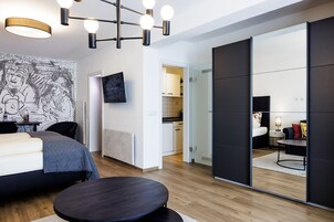 Condo standard, 1 quarto, cozinha americana, no piso térreo