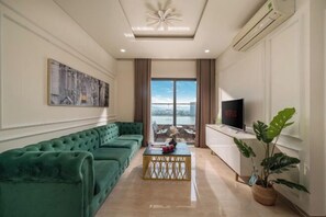 書桌、遮光布/窗簾、免費無線上網、床單