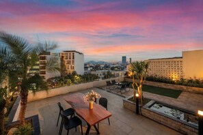 Bureau, rideaux occultants, Wi-Fi gratuit, draps fournis