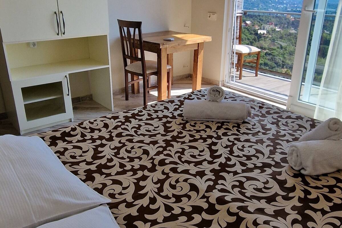 Phòng đôi có tầm nhìn toàn cảnh, quang cảnh biển | Bộ đồ giường cao cấp, chăn bông, bàn ủi/dụng cụ ủi quần áo