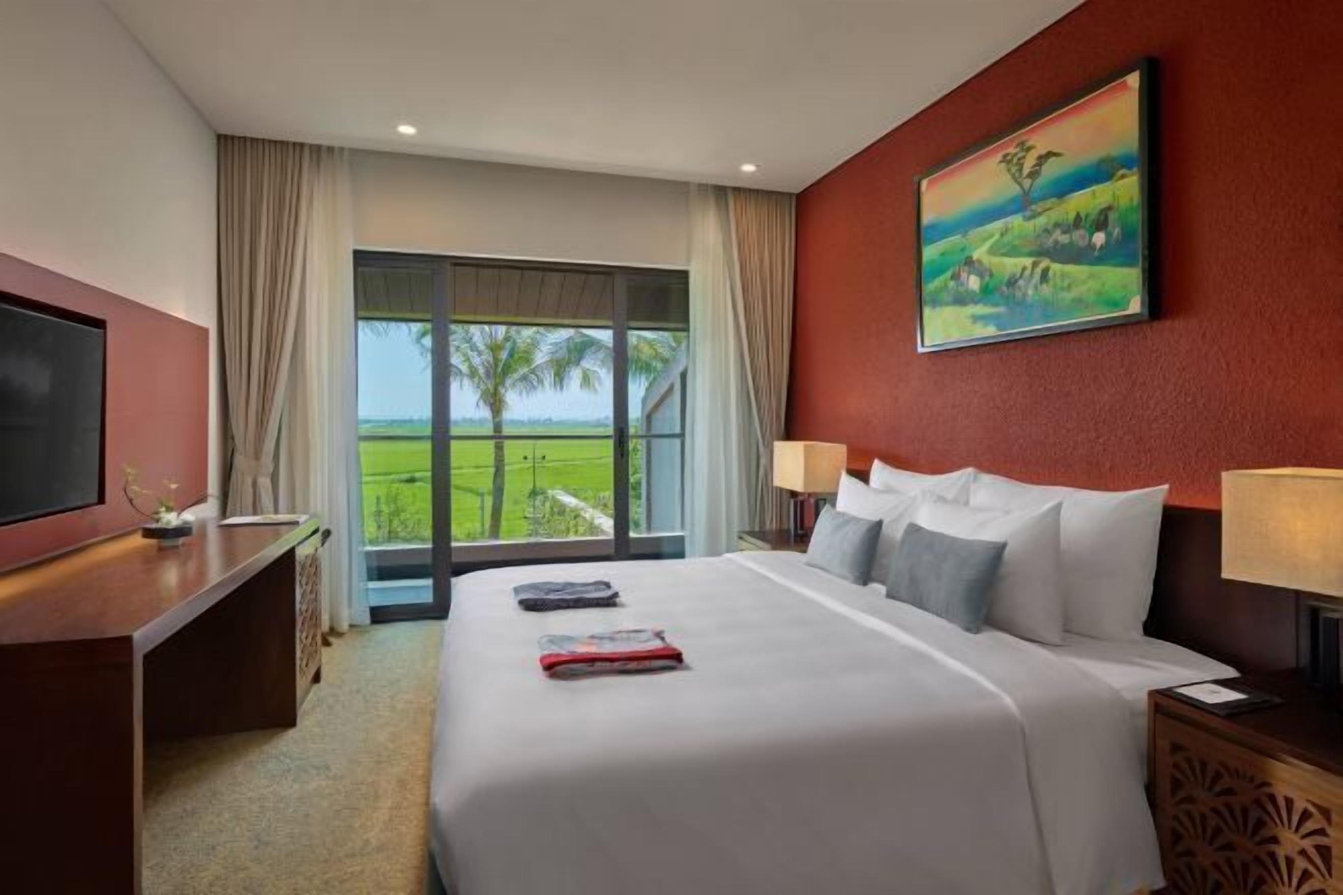 Minibar, in-room safe, desk, blackout curtains