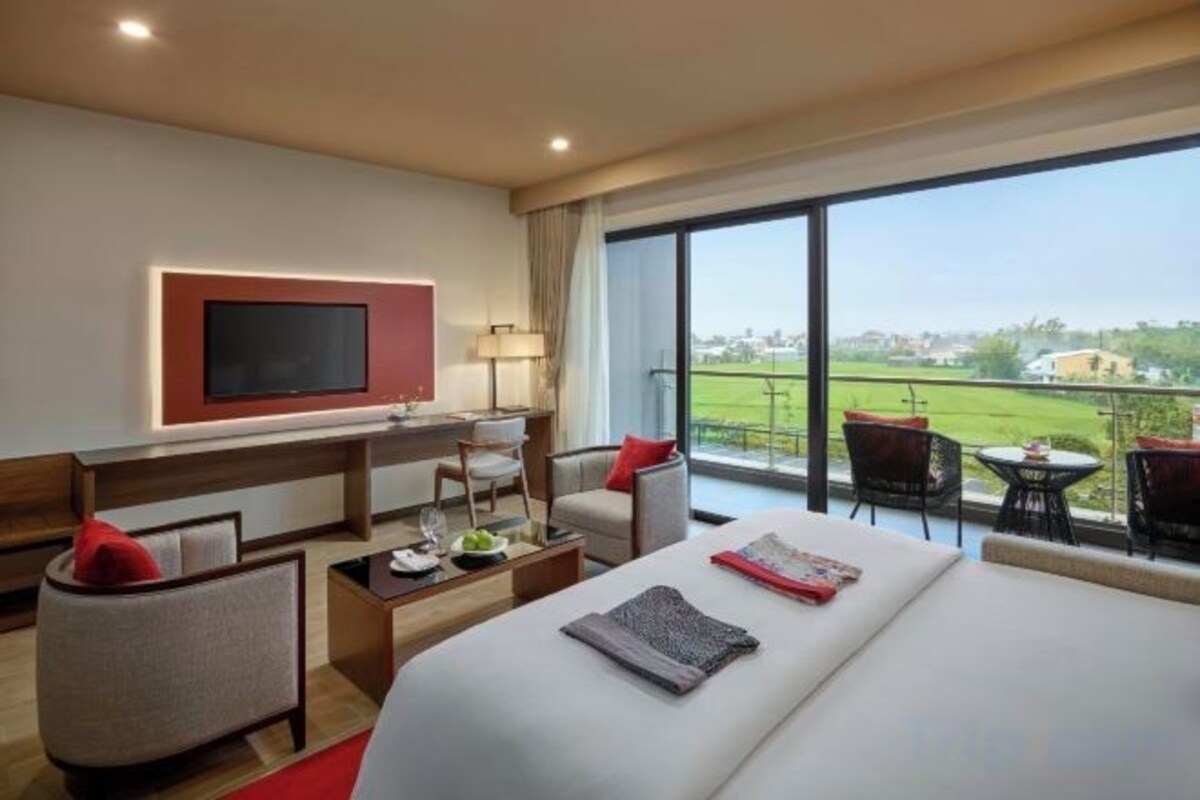 Minibar, in-room safe, desk, blackout drapes
