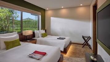 2 bedrooms, minibar, in-room safe, desk