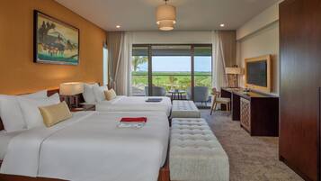 Minibar, coffres-forts dans les chambres, bureau, rideaux occultants