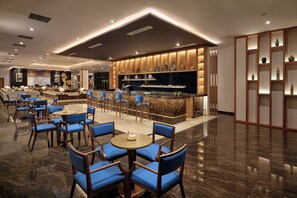 2 restaurants; breakfast, lunch, and dinner served - Kobi Onsen Resort Hue, Affiliated by Meliá (Hue)