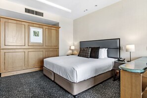 Studio | Iron/ironing board, free WiFi, bed sheets - Gold Tower Private 17th Level Suite with Ocean Views (Surfers Paradise)