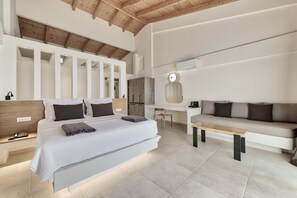 スーペリア ルーム シービュー | 低刺激性寝具、ミニバー、セーフティボックス (室内)、デスク