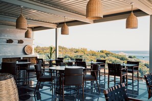 朝食 (ビュッフェ)、毎日提供 (無料)