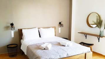Double Room, Garden View | In-room safe, iron/ironing board, free WiFi, bed sheets
