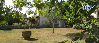 Individuelles Landhaus in kleinem Dorf