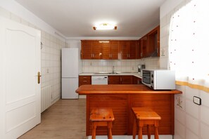 Fridge, microwave, oven, dishwasher