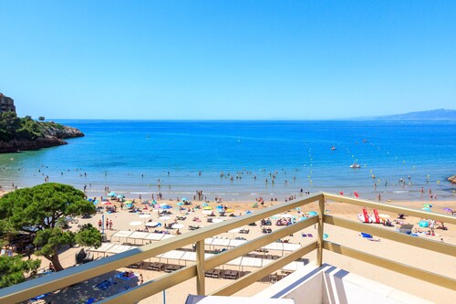 Beachfront penthouse sleeps 10 · AirCon · Pool · UHC PLAYAMERO 331