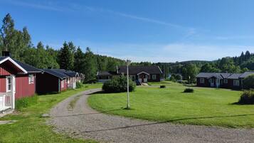 Individuell inredning, unika möbler och arbetsyta för laptop