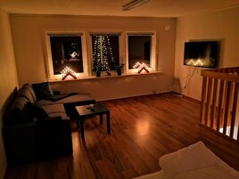 Cabana exclusivo, 3 quartos | Sala de estar | TV de tela plana, pisos aquecidos