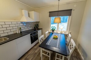 小屋, 1 间卧室 | 私人厨房 | 冰箱、烤箱、炉灶、茶具/咖啡用具