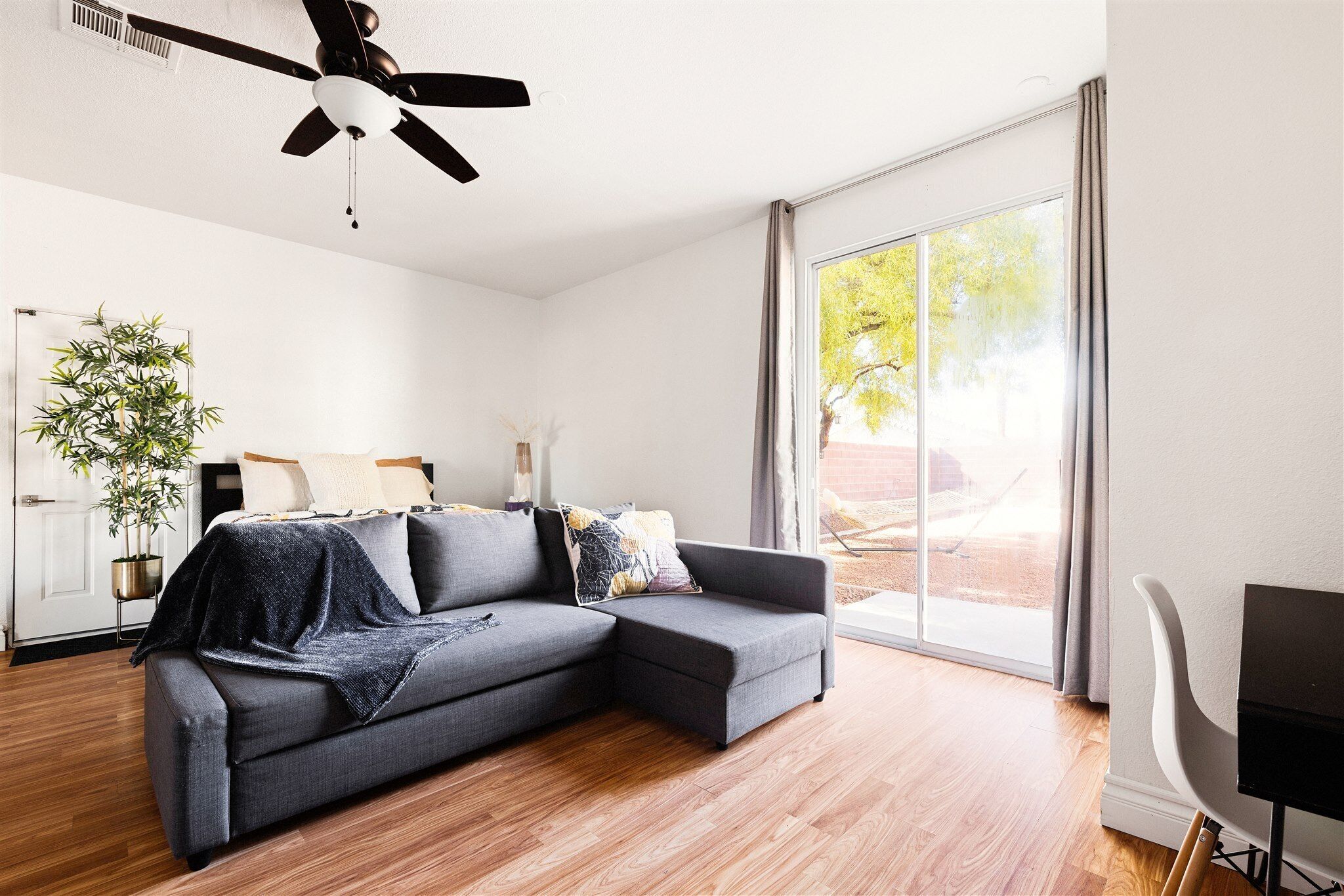 TV connectée, cheminée, espaces bureaux