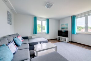 Classic Apartment | Living area | Flat-screen TV - Dom & House - Apartments Haffnera Sopot (Sopot)