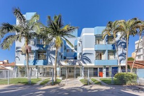 Unclassified image, 5 of 11, button