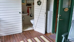 Shower, towels - 8 Person Holiday Home in Kvicksund (Kvicksund)