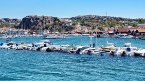 Beach - 8 Person Holiday Home in Bovallstrand (Bovallstrand)