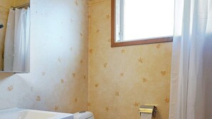 Shower, towels - 8 Person Holiday Home in Bovallstrand (Bovallstrand)