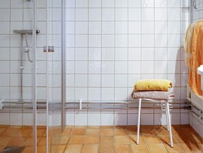 Shower, towels