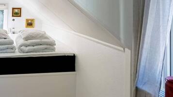 House | 4 bedrooms, individually furnished, bed sheets