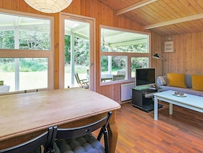 2 bedrooms, cribs/infant beds - 6 Person Holiday Home in Jægerspris (Jægerspris)