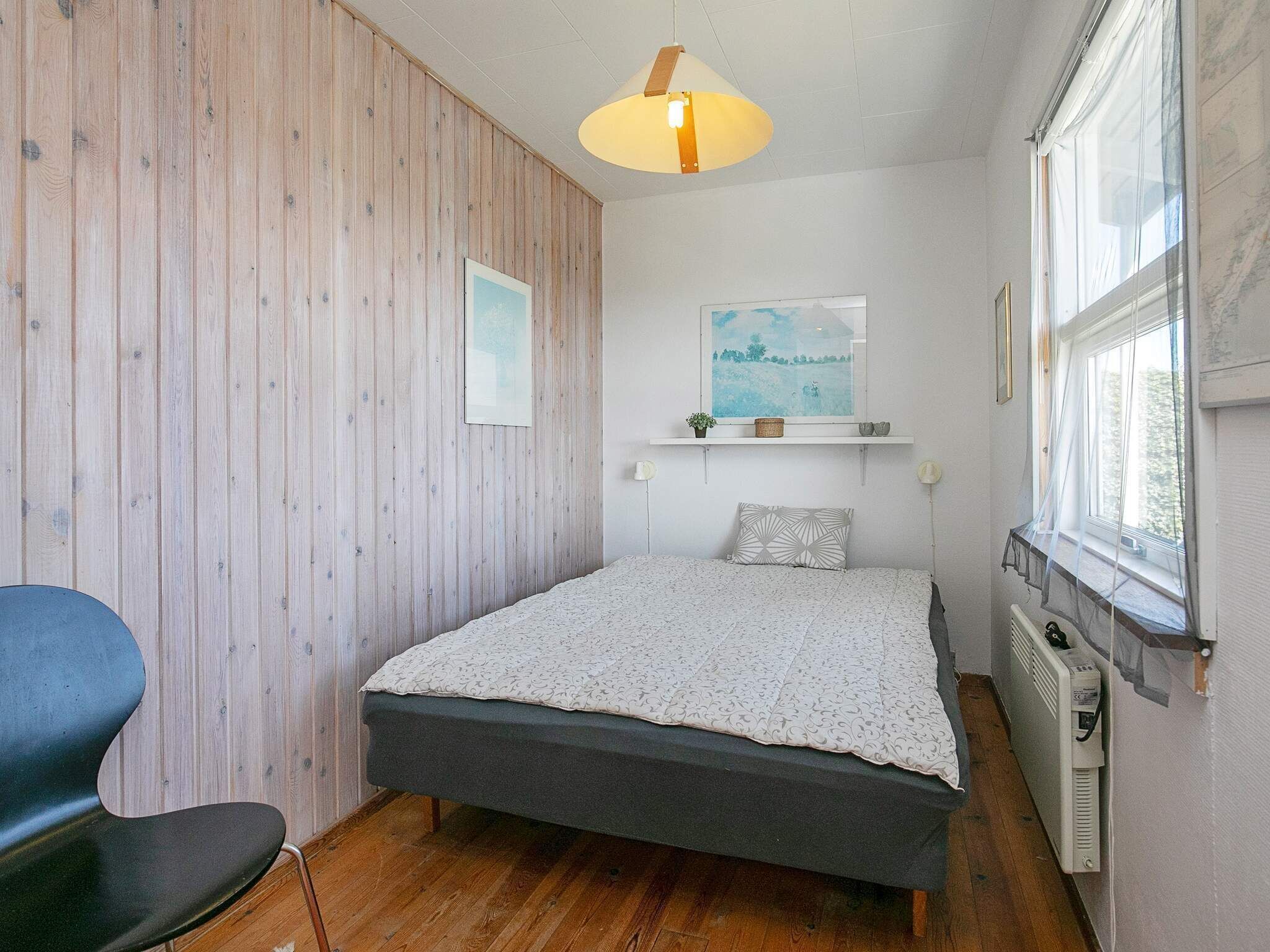 4 bedrooms, cribs/infant beds