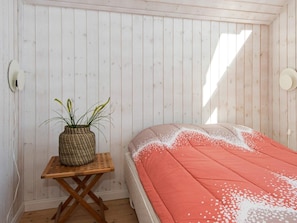 4 bedrooms, cribs/infant beds