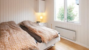 3 bedrooms, cribs/infant beds - 6 Person Holiday Home in Spøttrup (Spøttrup)