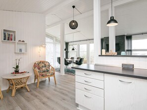 Room - 6 Person Holiday Home in Farsø (Farso)