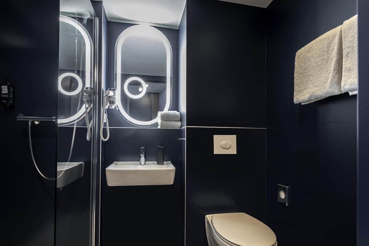 1 chambre, chambres insonorisées, Wi-Fi gratuit, draps fournis