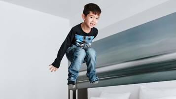 Soundproofing, free WiFi, bed sheets