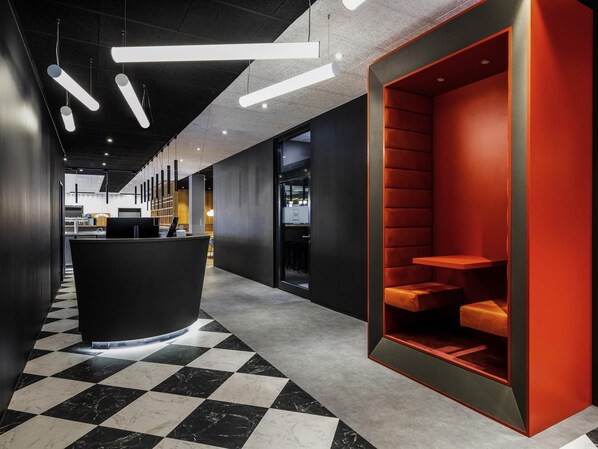 Reception - ibis Duesseldorf Airport (Düsseldorf)