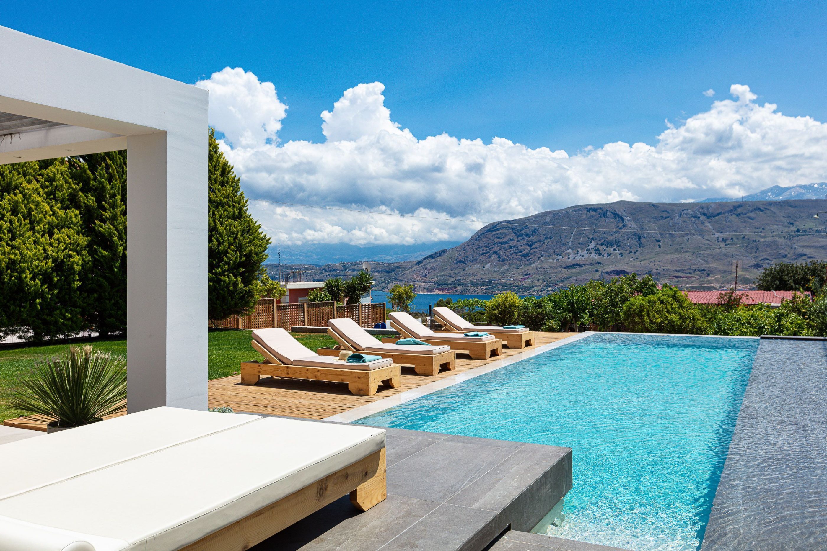 حمّام سباحة مُدفَّأ