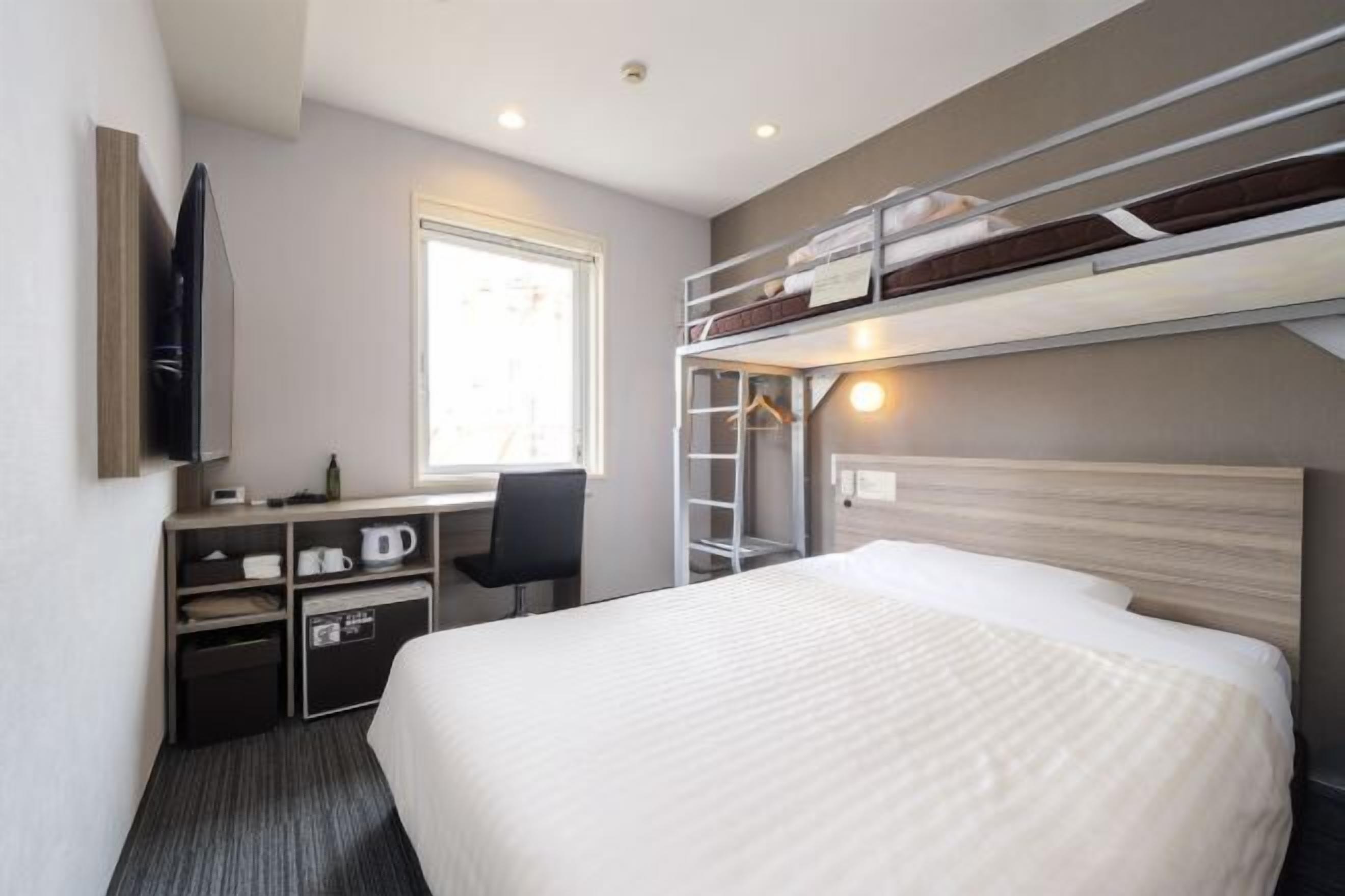 デスク、WiFi (無料)、ベッドシーツ