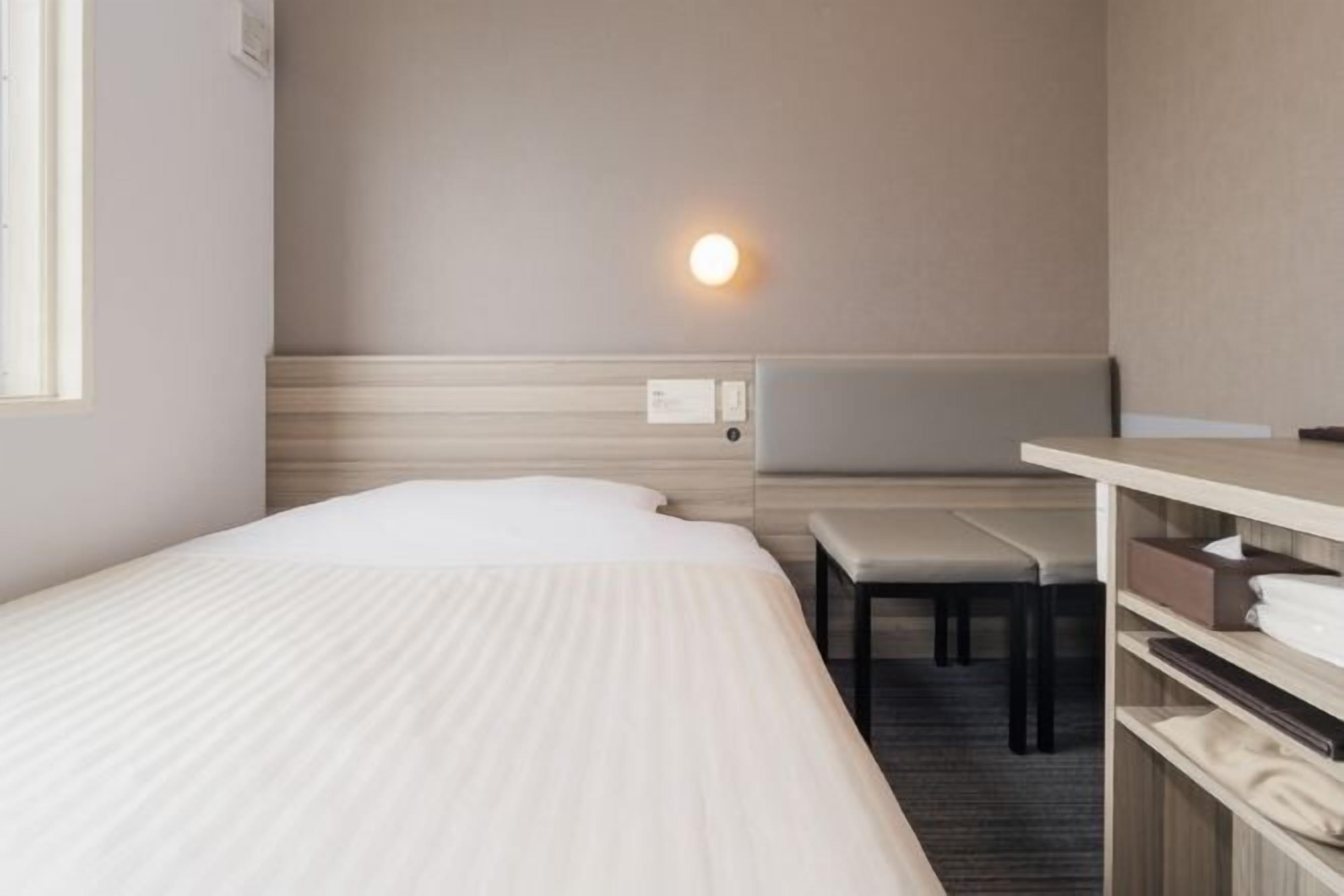 デスク、WiFi (無料)、ベッドシーツ