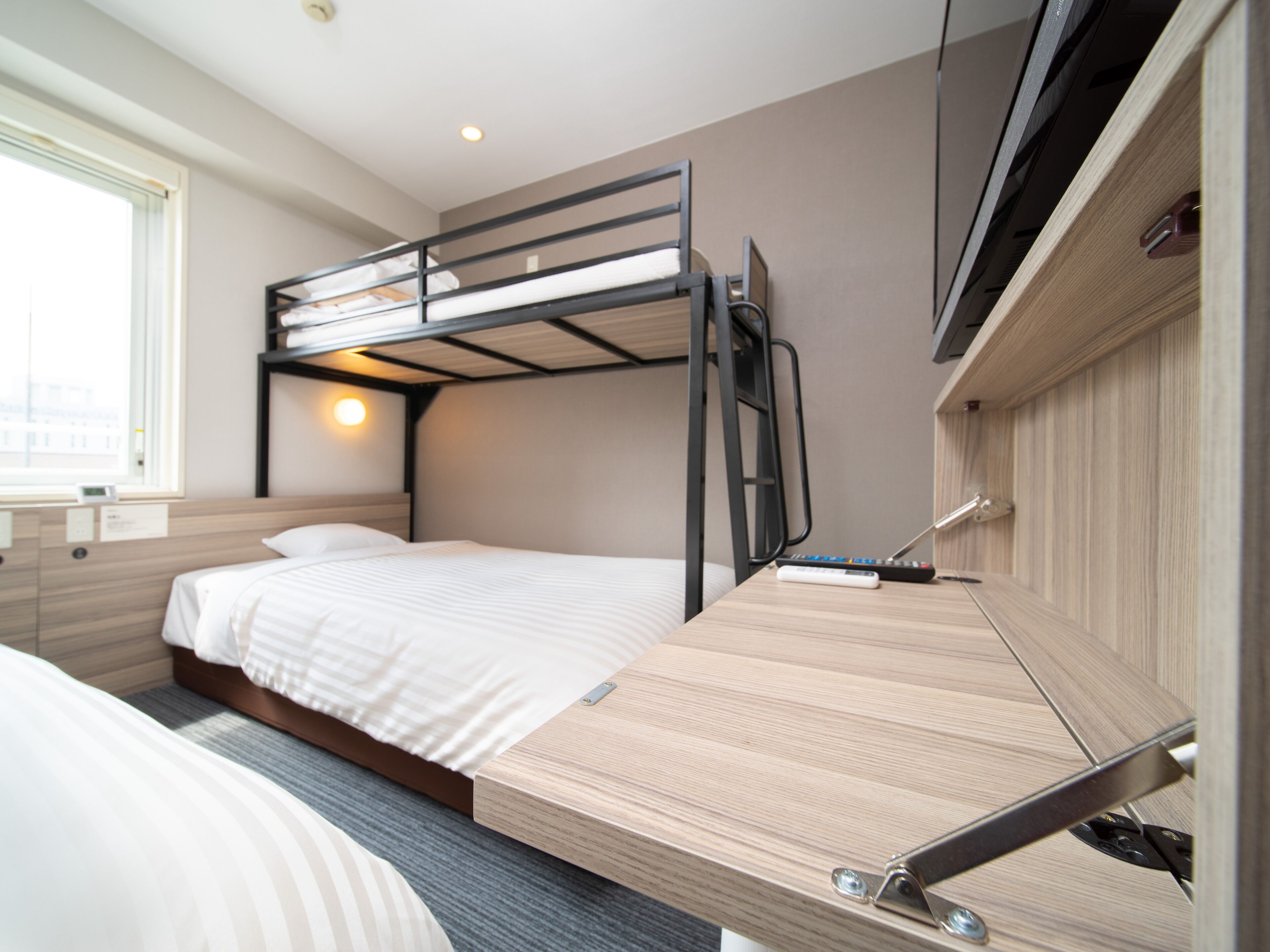 1 bedroom, desk, free wifi, bed sheets