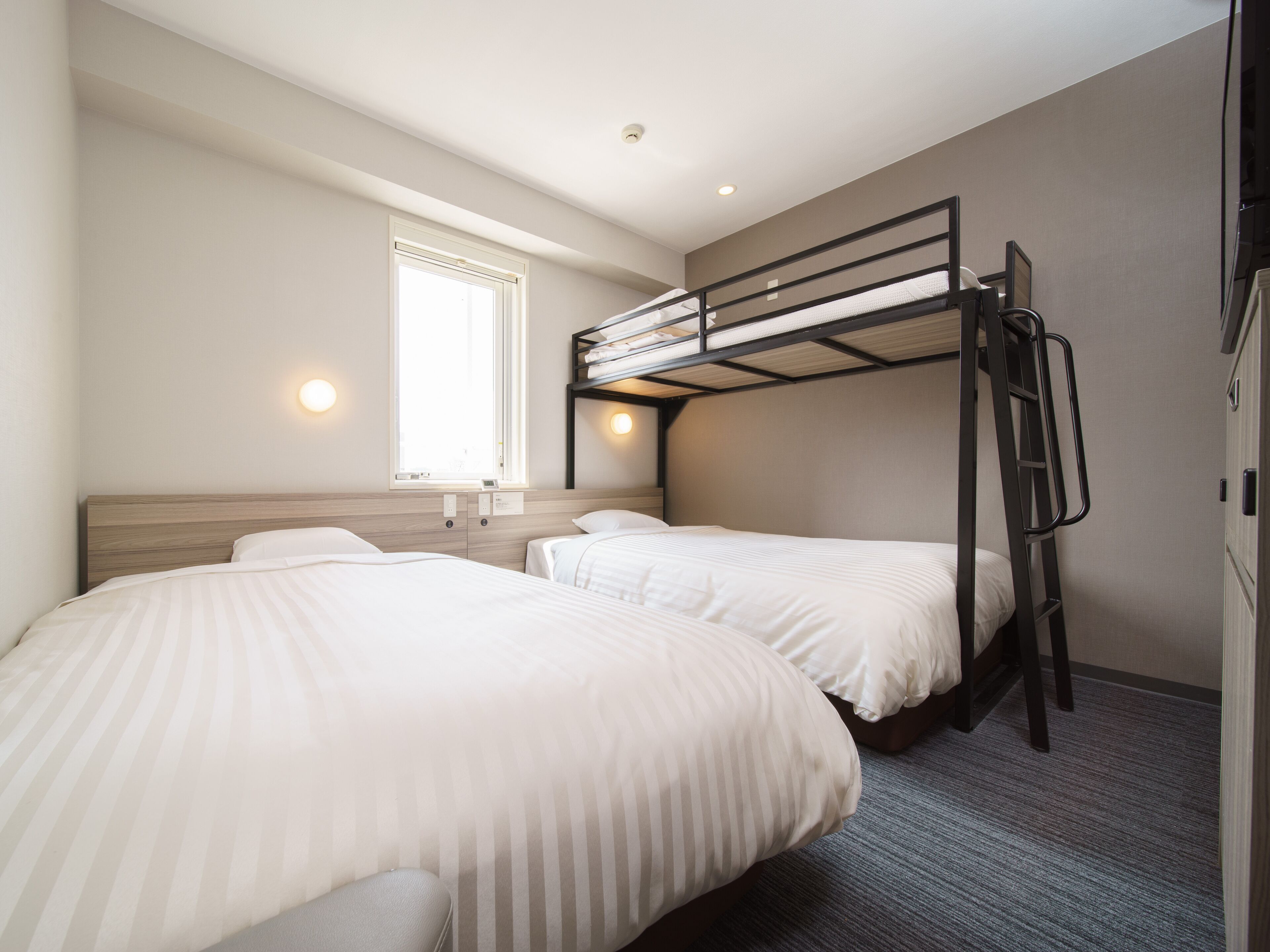 1 bedroom, desk, free wifi, bed sheets