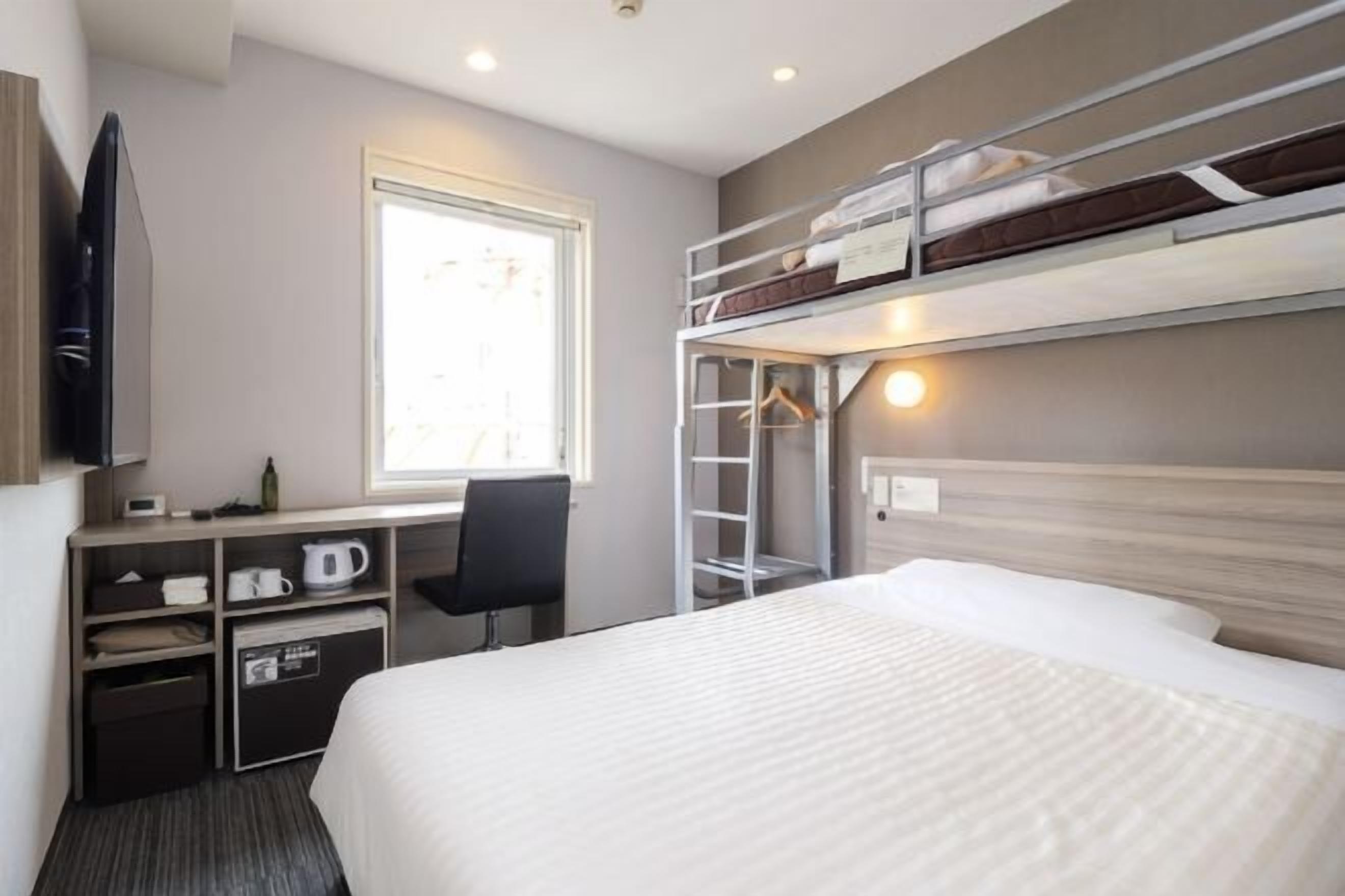 デスク、WiFi (無料)、ベッドシーツ