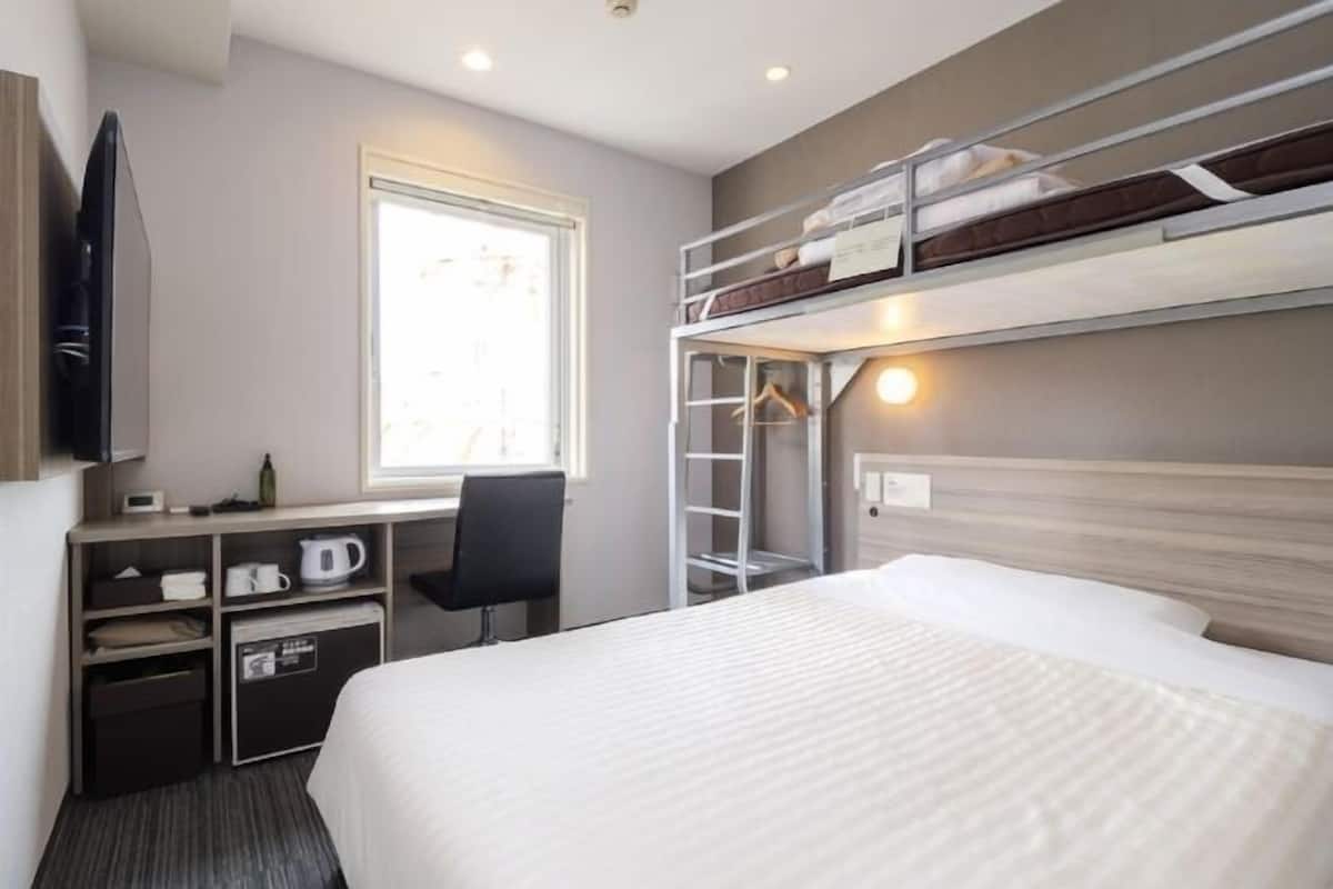 Desk, free WiFi, bed sheets